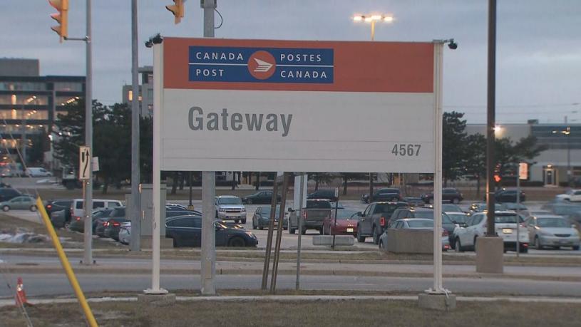 安省密西沙加迪西路的加拿大郵務公司大樓已有190名員工確診。CTV
