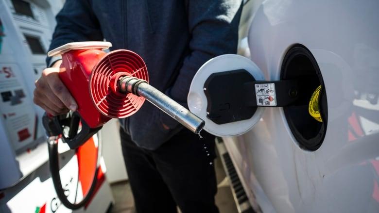 汽油价格持续上涨，导致加拿大2月份通货膨胀率上升。加通社资料图片