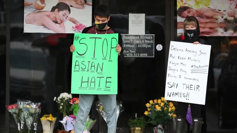 亚特兰大枪击案发生后，当地有人呼吁停止针对亚裔的仇恨。Atlanta Journal-Constitution/AP