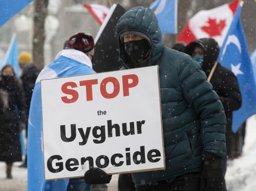 图为今年2月22日，抗议者聚集在渥太华的国会大厦外。加通社资料图