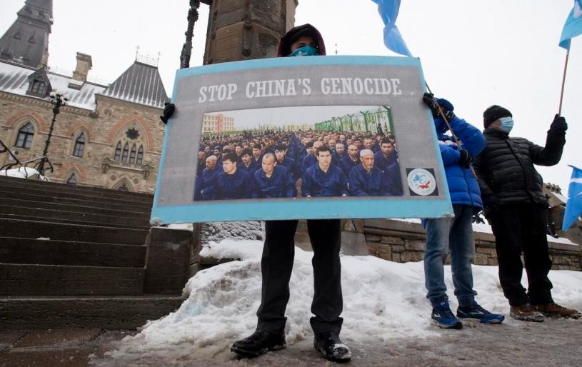 渥太华有示威者抗议中国政府逼害新疆维吾尔人。星报