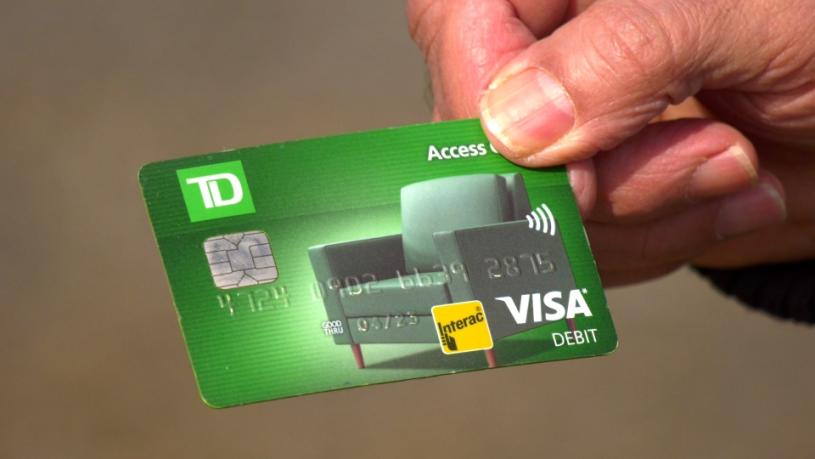 有客戶指致電銀行報告信用卡被盜用，等候了超過半小時。CTV