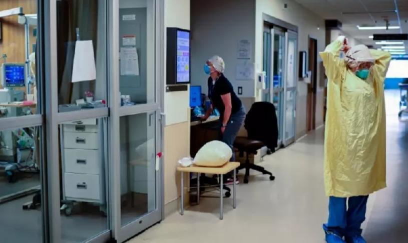 染疫人數飆升導致醫院急症室不堪負荷。CTV