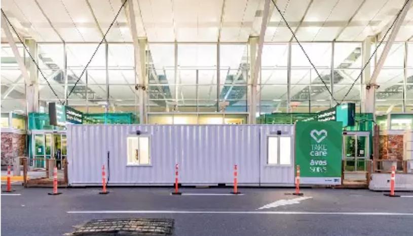 温哥华国际机场设立的临时检测点。YVR提供
