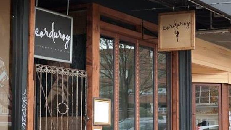 不斷違反衛生指令的Corduroy Lounge餐廳，已被暫時停牌。CBC