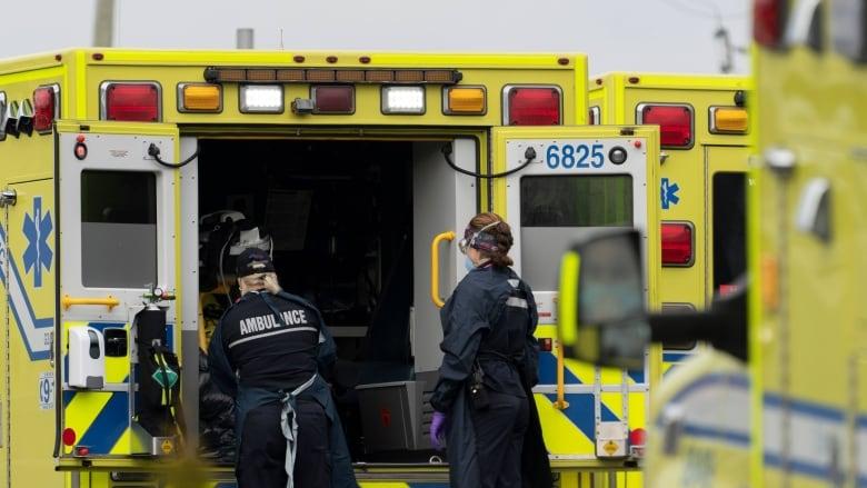 魁北克市的医院不得不将患者转移到其他地区。CBC