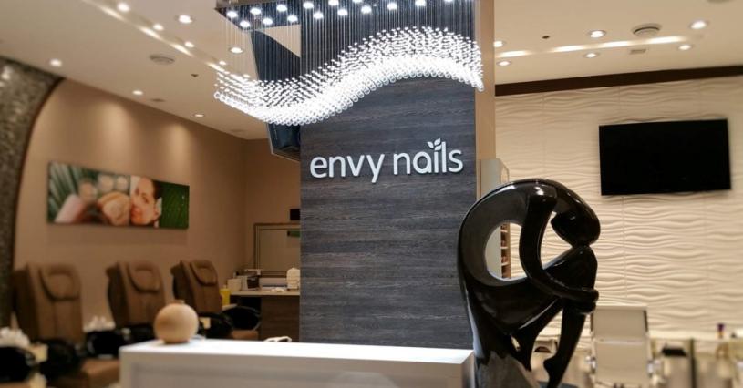 素里吉尔福特中心商场的Envy Nails现毒踪。脸书图片