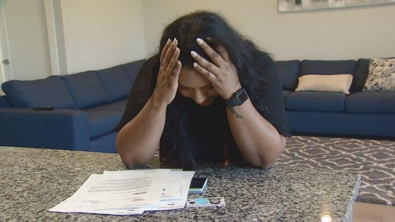 米娜什對移民局積壓她的入籍申請長達三年表示非常失望。CBC