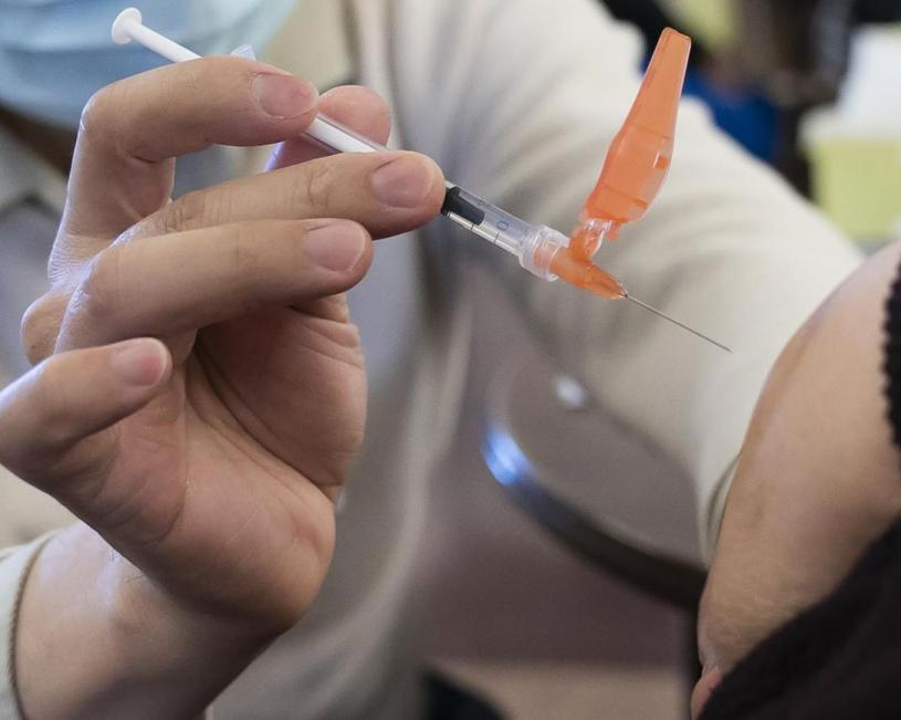 加拿大國家免疫諮詢委員會建議加快第二劑疫苗注射。星報資料圖片