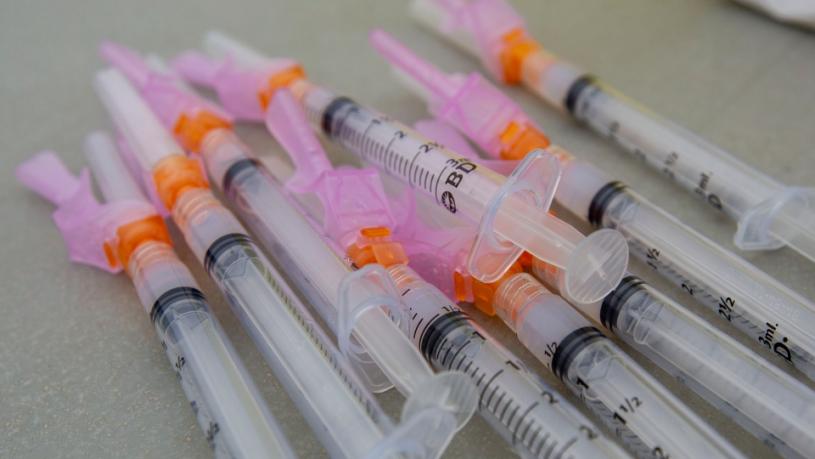 莫德納公司表示已向聯邦衛生部申請將疫苗用於青少年身上。加通社