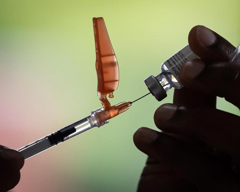 卑詩已有逾72%成年人接種至少一劑疫苗。星報