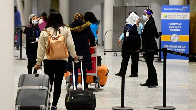 多伦多皮尔逊国际机场正实施旅客分流措施，但满地可国际机场在试行两天后决定放弃。加通社