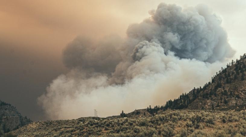 奥索尤斯附近山火仍处失控状态。  CTV图片