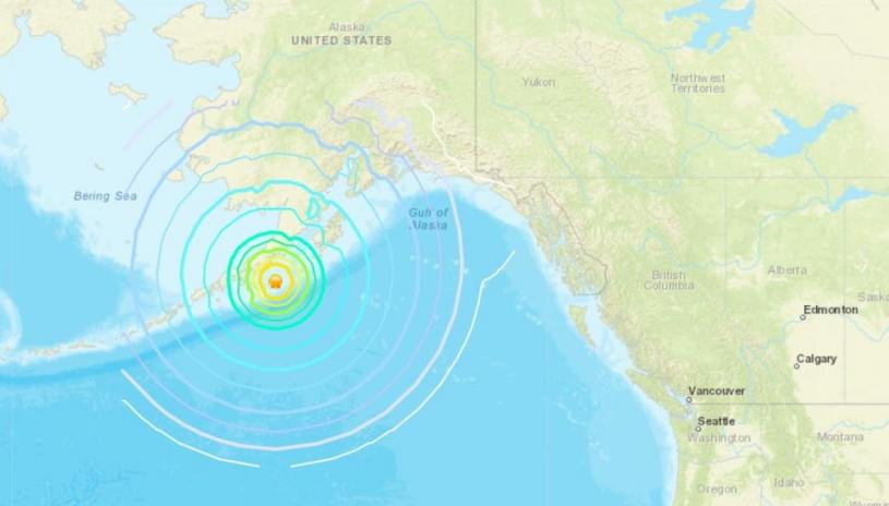 阿拉斯加海岸发出海啸警报的范围长达近1,600公里。美国地质调查局