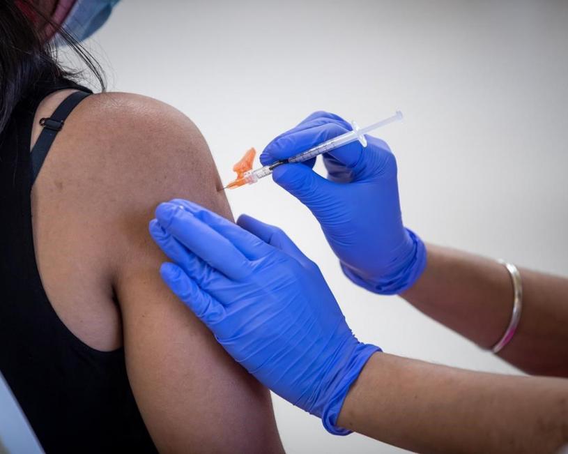  卑诗已有接近4成12岁以上人士接种两剂疫苗。星报资料图片
