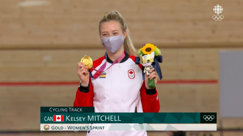 首次参加奥运的米舒尔（Mitchell Kelsey）在场地自行车女子争先赛为加拿大夺得一面金牌。CBC直播