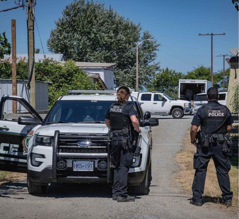 警方搜索三角洲一处住宅，破获大麻种植案 。 Facebook图片
