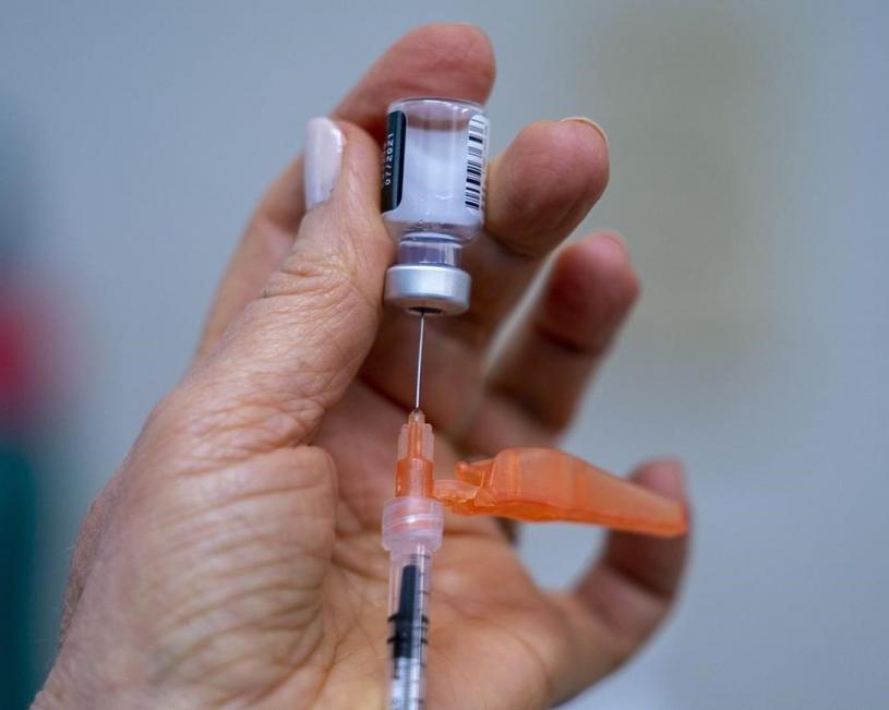 卑诗目前仍有超过3,000个医疗卫生系统的员工未注射疫苗。星报资料图片