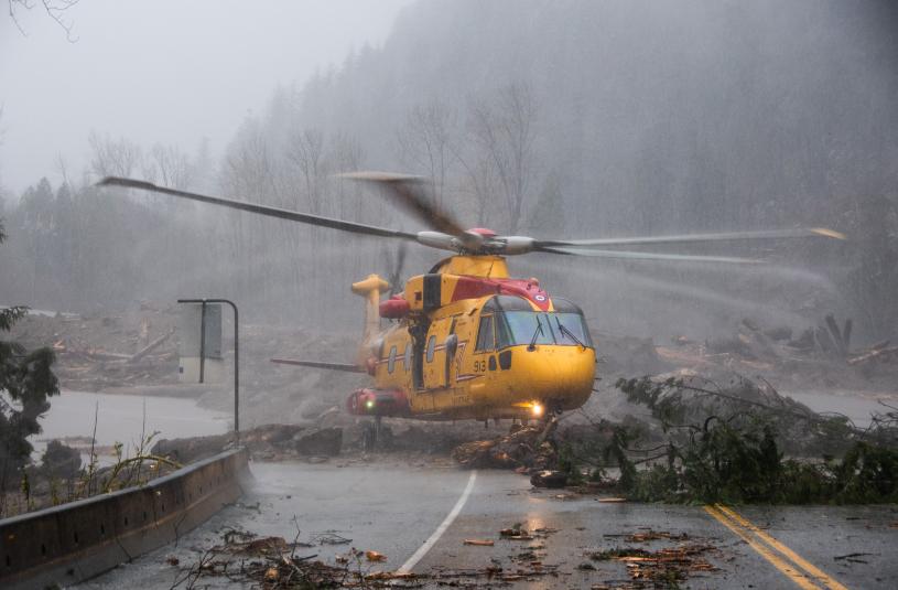 加拿大軍方派遣直升機援助。   RCAF Operations/Twitter