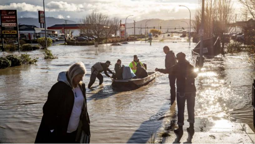 阿波斯福經歷一場暴雨後不少道路被淹。  CBC圖片