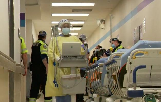 本國激增的病例威脅到多個地區的醫院系統不堪負荷。Global news