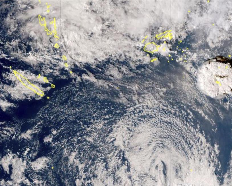 汤加附近海底火山爆发，导致卑诗沿海地区发出海啸建议。 日本天气卫星图