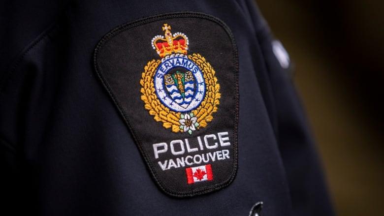 溫哥華警方表示，涉案男子正被控以一項行劫罪。 CBC資料圖片