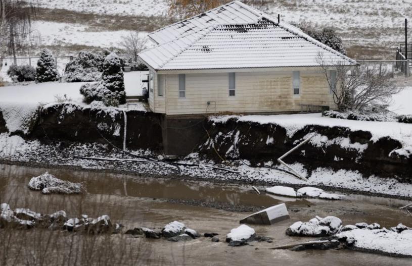 卑诗洪水受害者指，被毁价值41.4万房屋仅获3万元赔偿。CBC