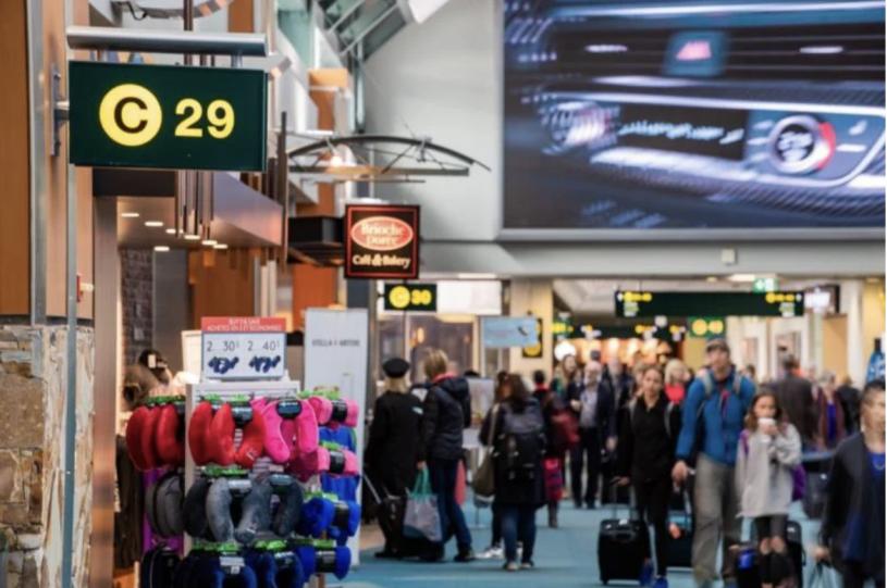 YVR建议乘客提前2至3小时抵达机场候机。    YVR图片