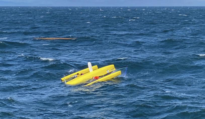4名賽艇運動員在比賽中遇上強風，導致船隻翻側。Twitter/U.S. Coast Guard Pacific Northwest