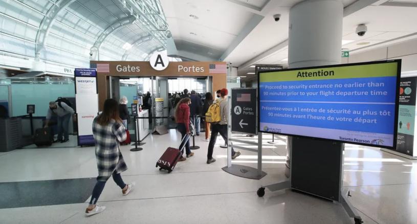 多倫多皮爾遜國際機場目前登機延誤時間較長。  星報圖片