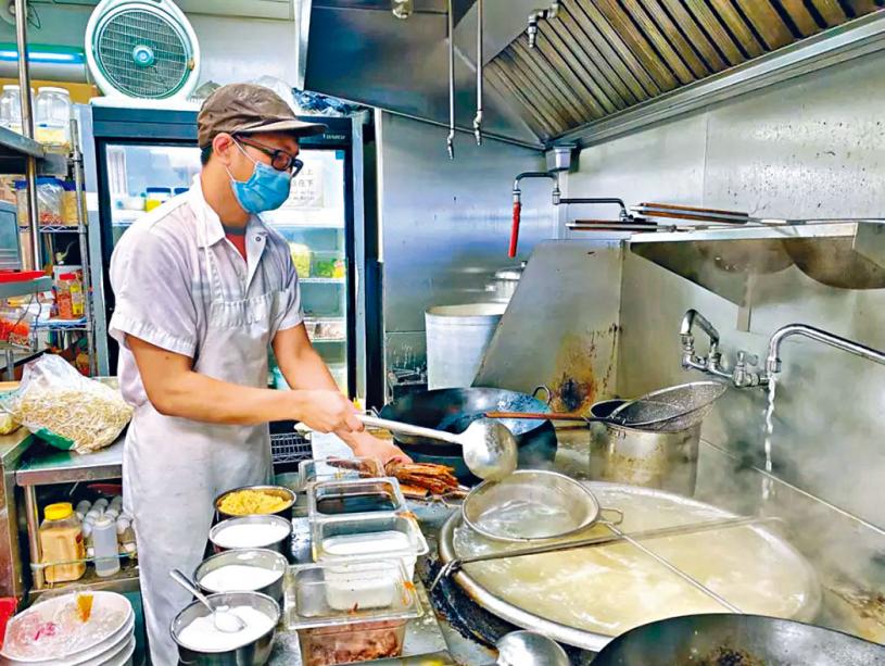 温哥华中餐厨师郑国健希望能够一直留在温哥华工作。资料图片
