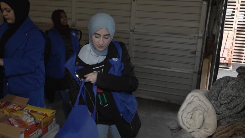 伊斯兰救济组织成员周六（17日）下午亦在大温地区，为无家可归者准备了数百套御寒包。CTV视频截图