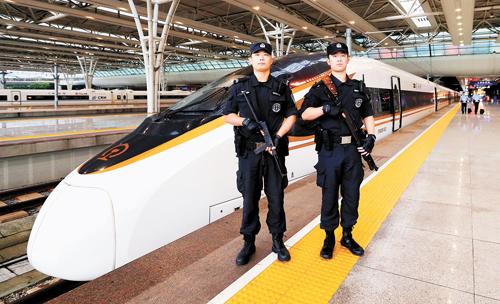 鐵路大提速 增臨時列車  迎客流高峰    「復興號」時速350公里 京滬高鐵問鼎全球最快