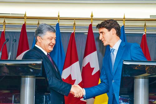 到訪加拿大的烏克蘭總統波羅申科（左），與杜魯多會晤。加通社