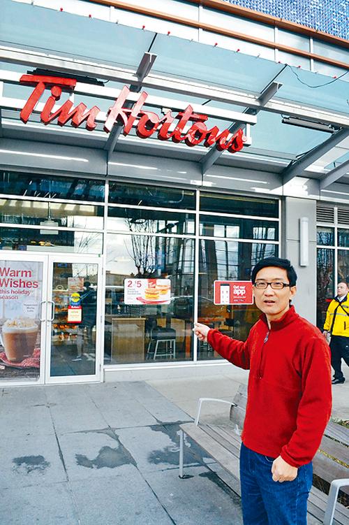 吳曙方在申小雨最後出現的連鎖咖啡店接受《星島日報》訪問。莊昕攝