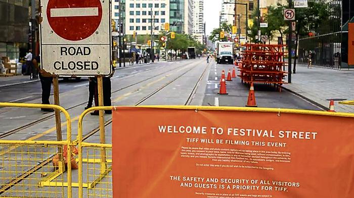 ■為配合多倫多國際電影節，皇帝街昨起實施交通管制。CBC