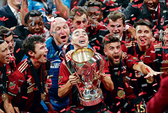 亚特兰大联队球员，庆祝夺得MLS杯。加通社