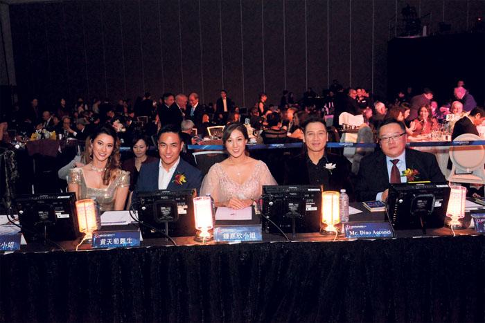 ■大会评审团，右起：吴权益、夏健龙、钟嘉欣、黄天萄及朱亚琳。受访者提供