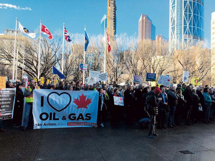 ■集会参加者呼吁政府采取更多行动，想办法让亚省的石油交付市场。CTV