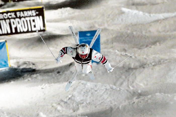 金斯伯里在世界杯滑雪赛中，赢得男子滑雪技巧项目冠军。