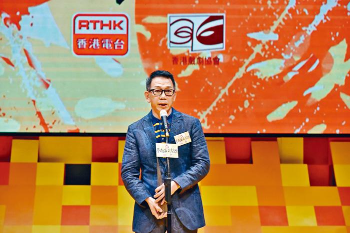 ■繼金馬最佳男配角獎後，袁富華又得到舞台劇男配角獎。