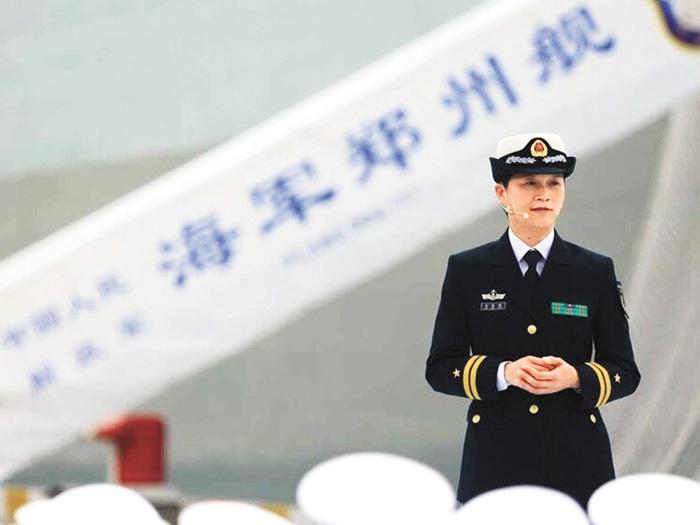 韦慧晓现任中国海军郑州舰实习舰长。网上图片