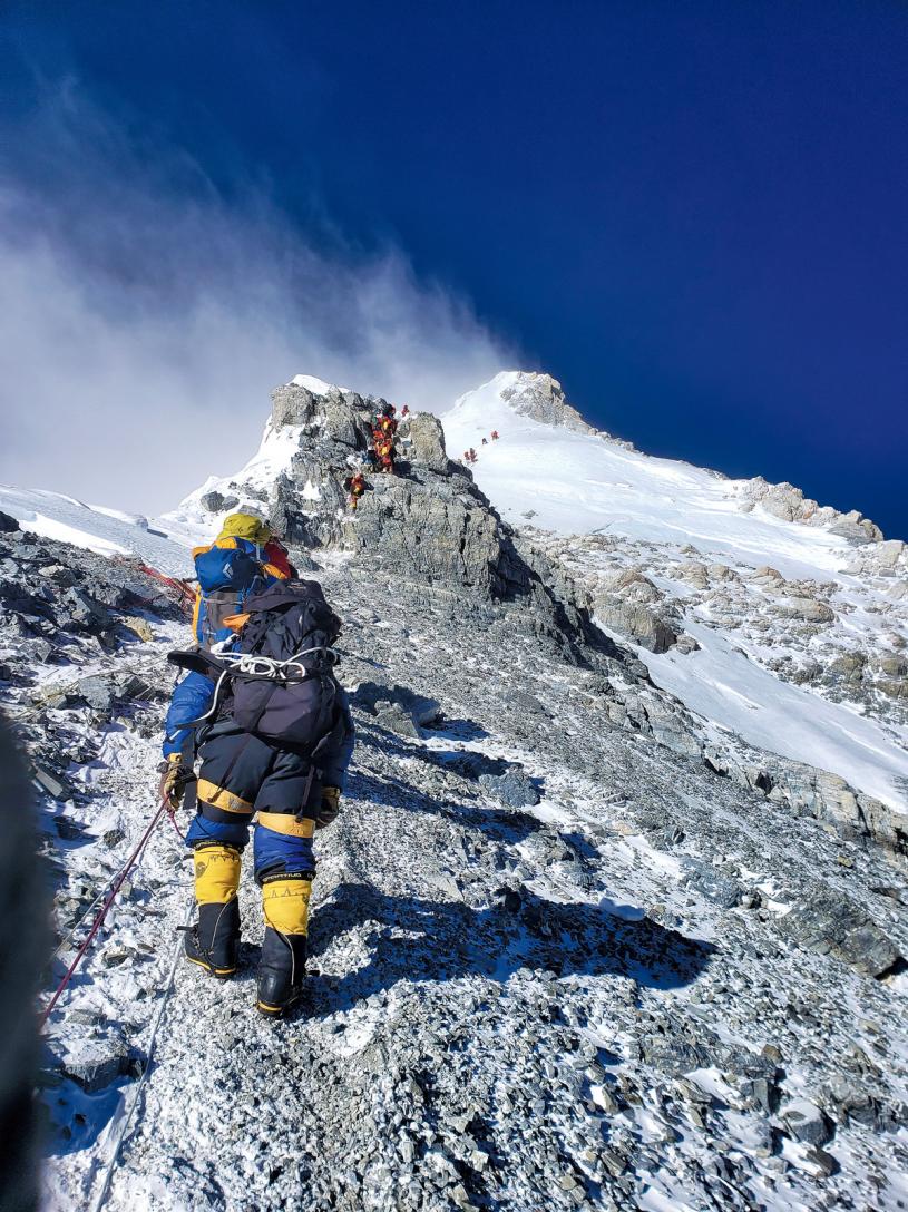 ■登山者一步步邁向珠峰。受訪者提供