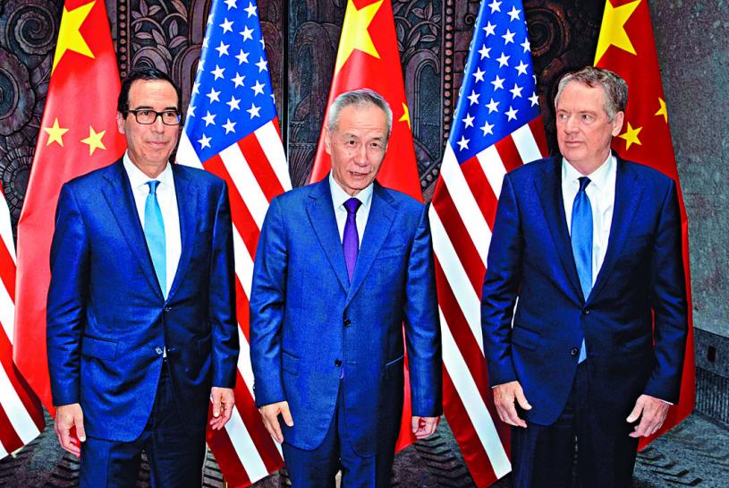  劉鶴應約與美國貿易代表萊特希澤（右）、財政部長努欽（左）通話。