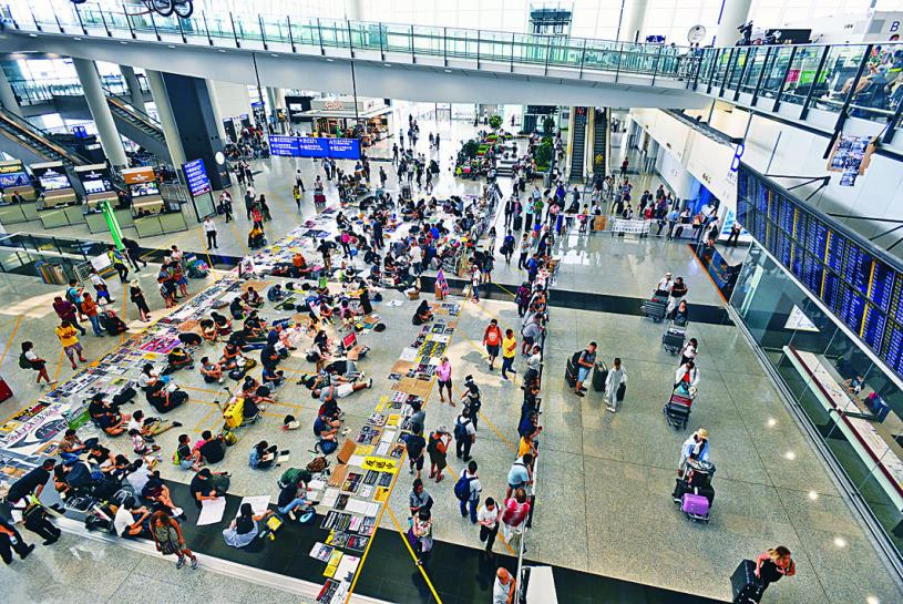 機場獲頒禁制令後實施嚴格人流管制措施，14日集會人數大幅減少。梁文輝攝