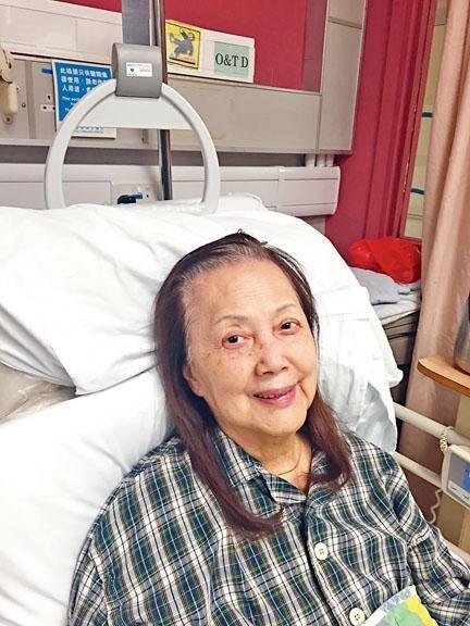 夏萍於2015年在家中跌倒逾10小時卻未被發現，其後被安排入住老人院。