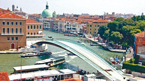 二〇〇八年啟用的威尼斯憲法橋。　

