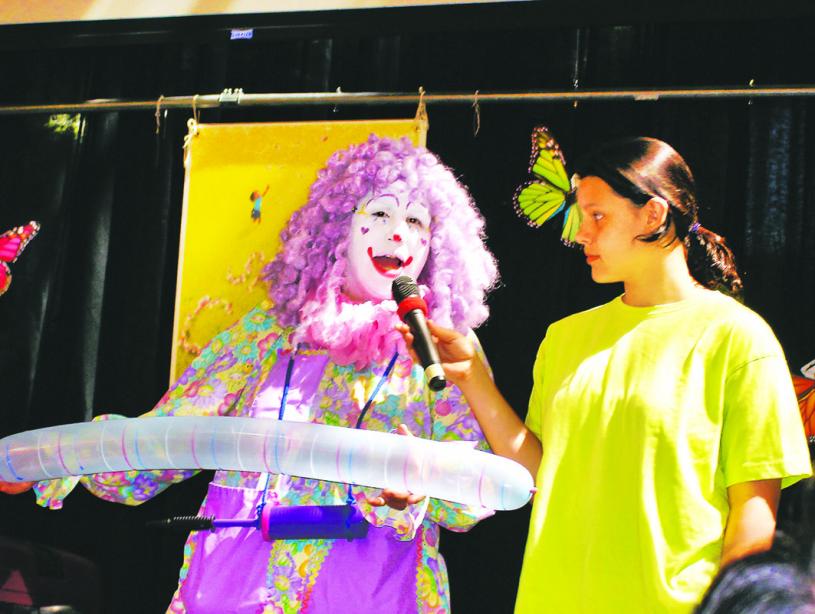 Denison Centre在万圣节活动安排小丑与小朋友玩耍。受访者提供