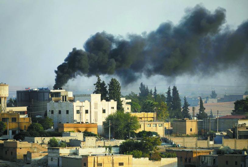 敘利亞反政府軍已控制特爾阿布雅德，城市上空升起濃濃黑煙。路透社